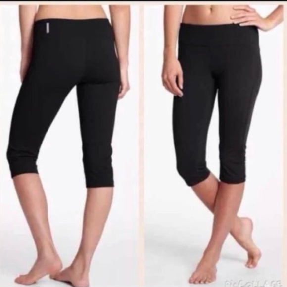 Zella Pants - Zella cropped size medium black leggings.